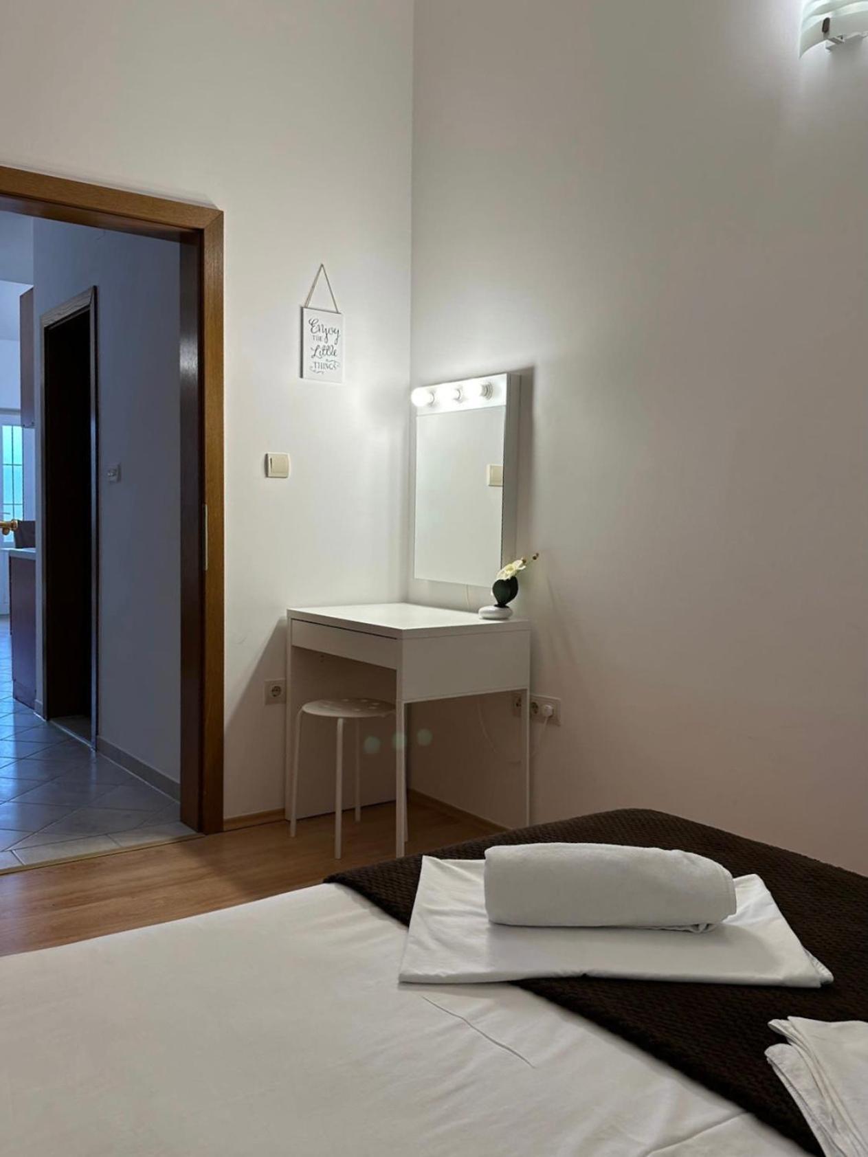 Apartmani Samec Novalja Bagian luar foto