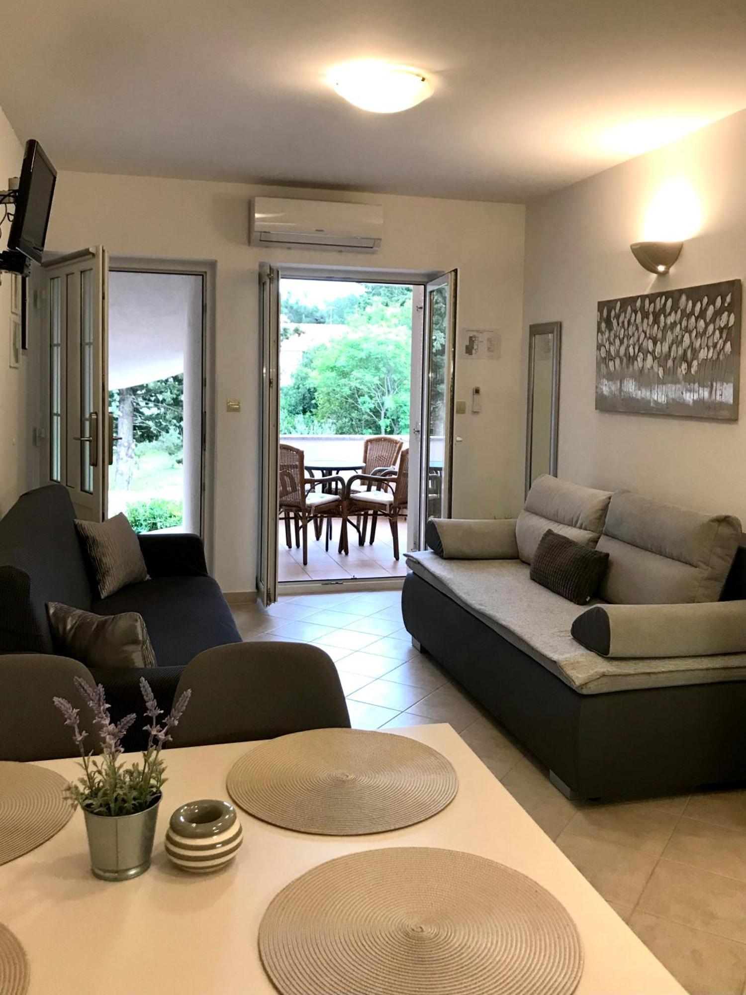 Apartmani Samec Novalja Bagian luar foto