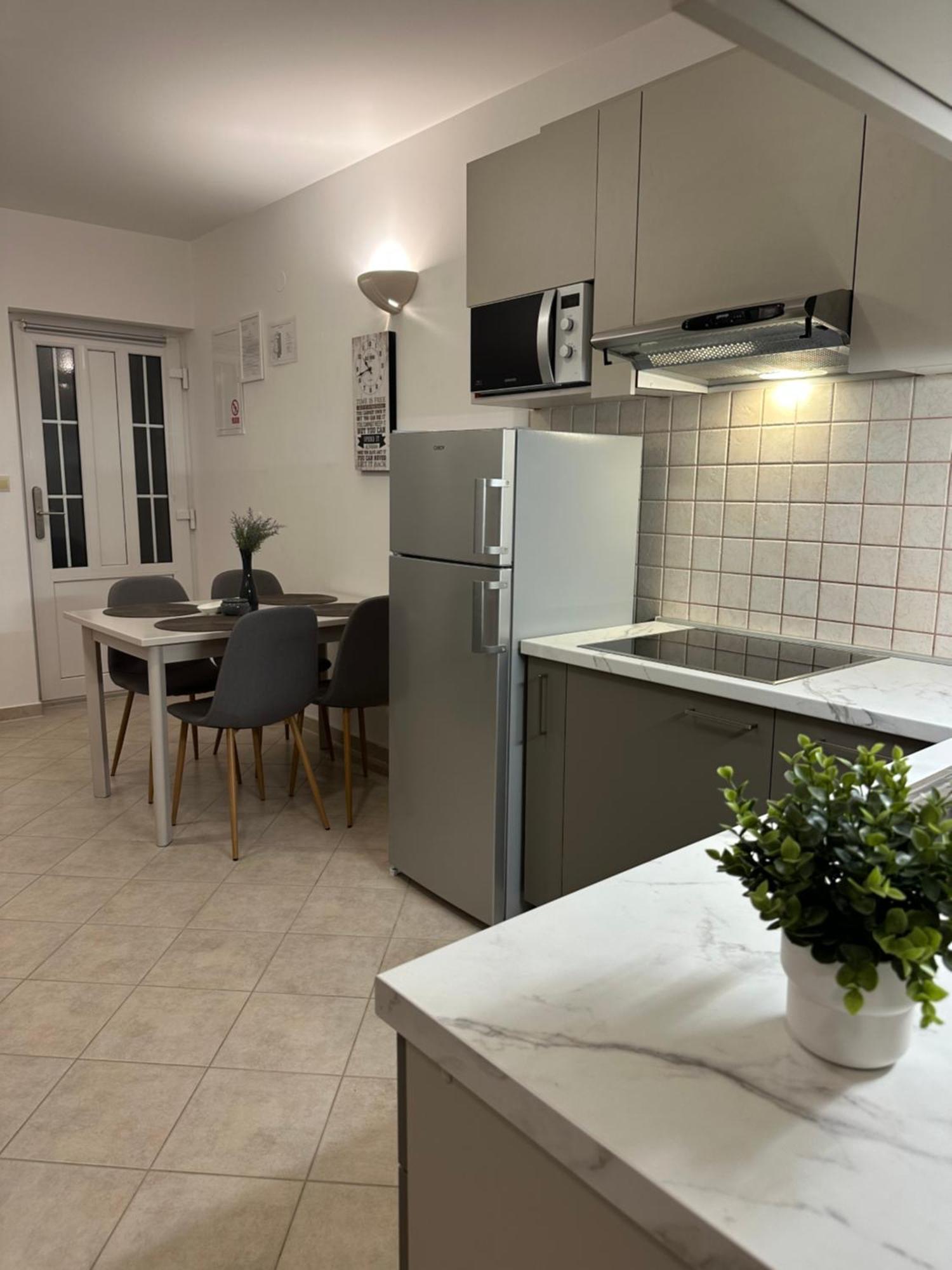 Apartmani Samec Novalja Bagian luar foto