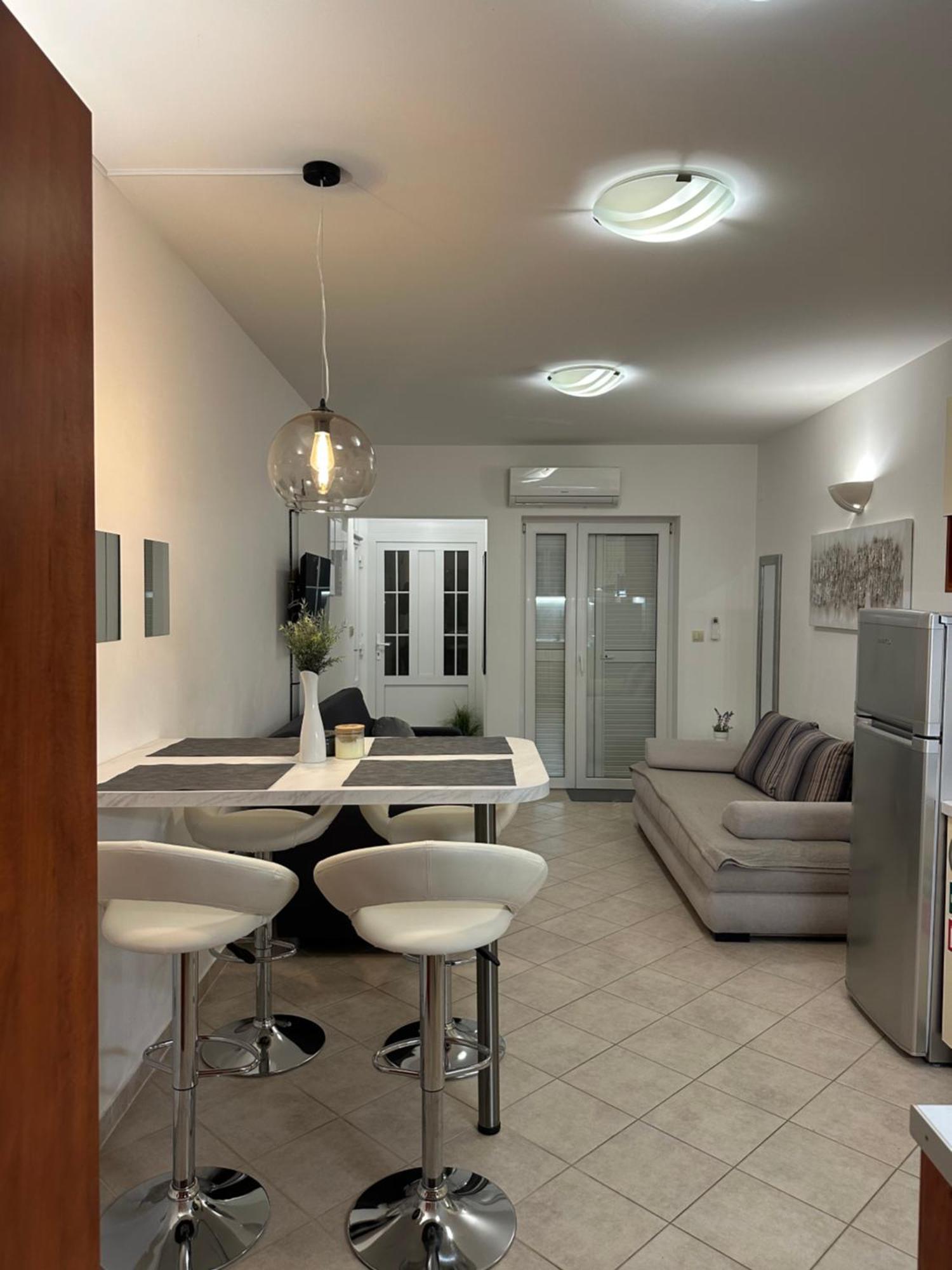 Apartmani Samec Novalja Bagian luar foto