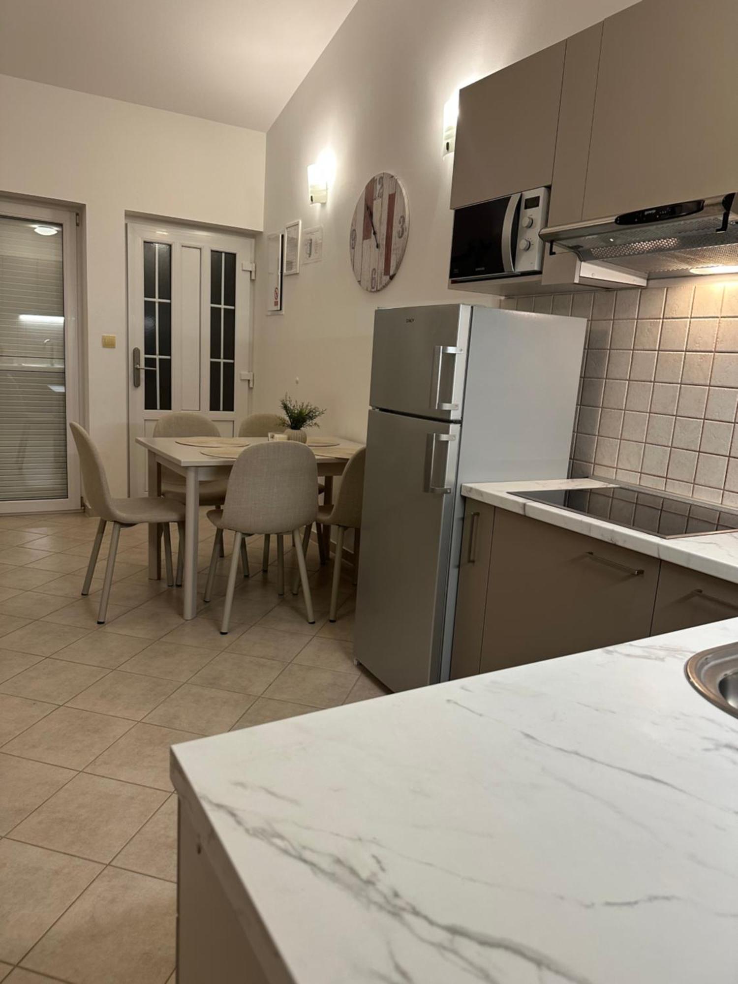 Apartmani Samec Novalja Bagian luar foto